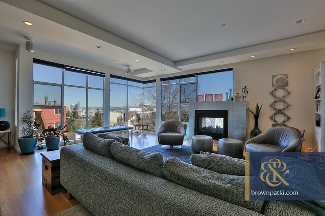 Building Photo - 807 Kansas St