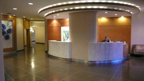 Foto del edificio - 8200 Boulevard E