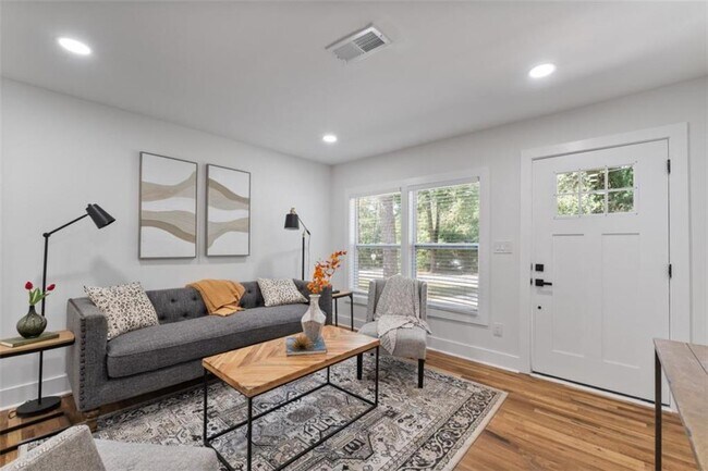 Foto del edificio - 1514 Peachcrest Rd