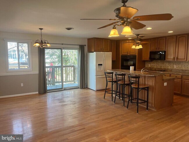 Foto del edificio - 1217 Hilltop Dr