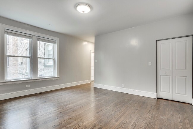 Building Photo - 1209 E Madison Park