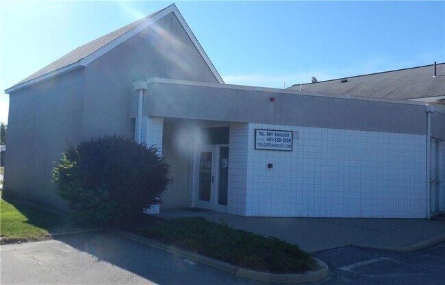 Building Photo - 1050 Warwick Ave