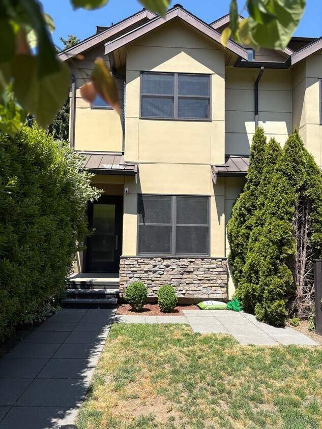 Primary Photo - Fabulous Queen Anne Home with LOTS of EXTRAS!
