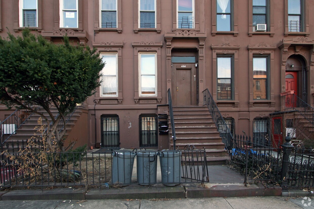 Building Photo - 466 Willoughby Ave