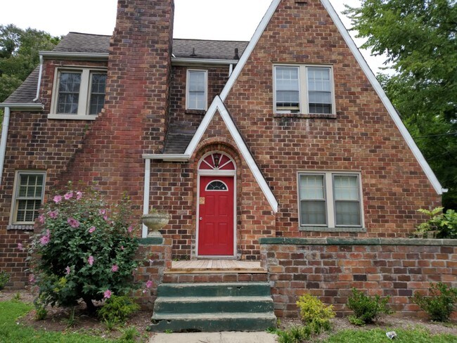 Building Photo - 419 Noelton Dr SW