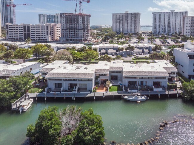 Building Photo - 329 Poinciana Island Dr