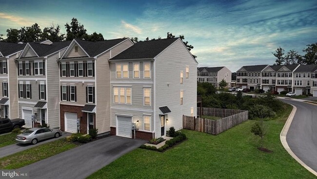 Building Photo - 121 Sequoia Dr