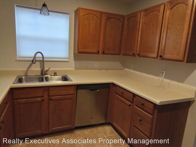 Building Photo - 4 br, 3 bath House - 4457 Oakbank Lane