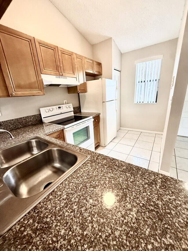 Foto del edificio - 11632 NW 23rd Ct