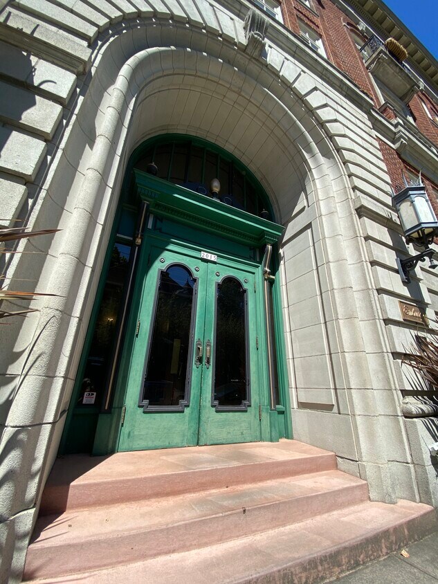 Primary Photo - 2015 NW Flanders St
