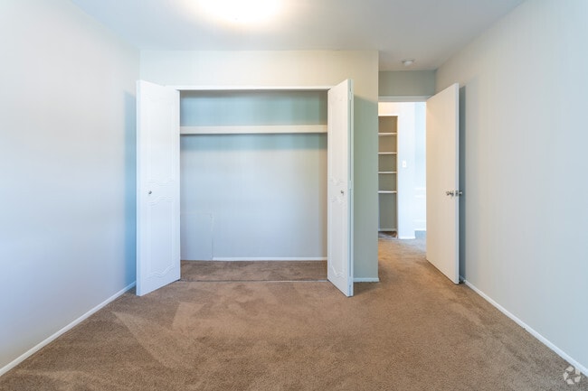 1 BR, 1 BA - 680 SF - Eastlawn Arms Apartments