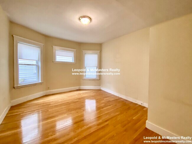 Building Photo - 19 Roseclair St