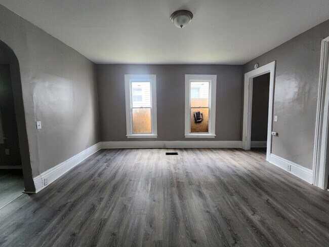 Building Photo - 326 Scio St