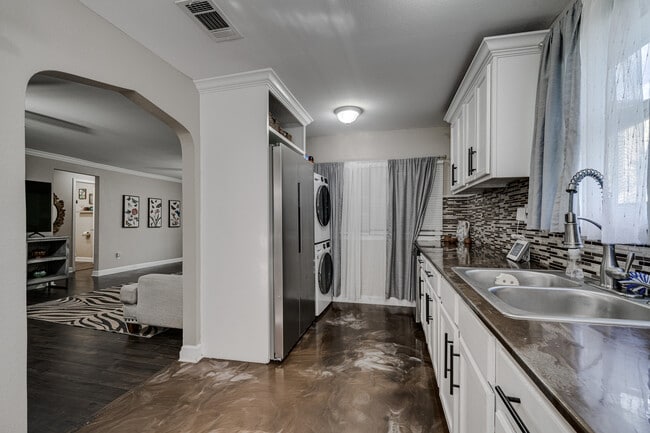 Kitchen - 1922 Bragg St