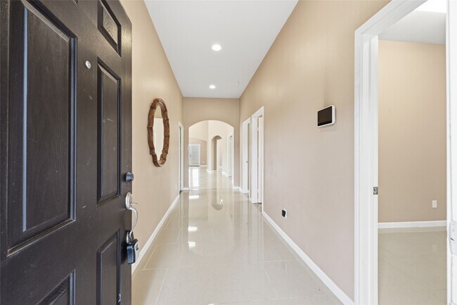 Building Photo - 8234 Hall View Dr