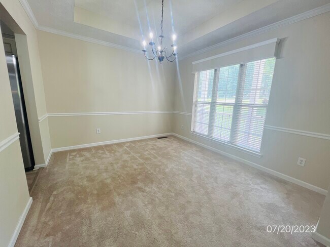 Building Photo - 385 Wynbrook Dr