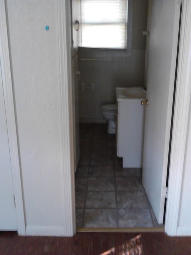 Building Photo - 221 Tutt Ave
