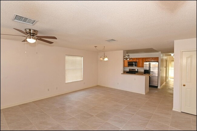 Foto del edificio - 648 Wind River Ave