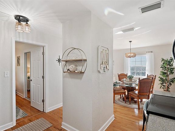 Building Photo - 5102 Coquina Key Dr SE