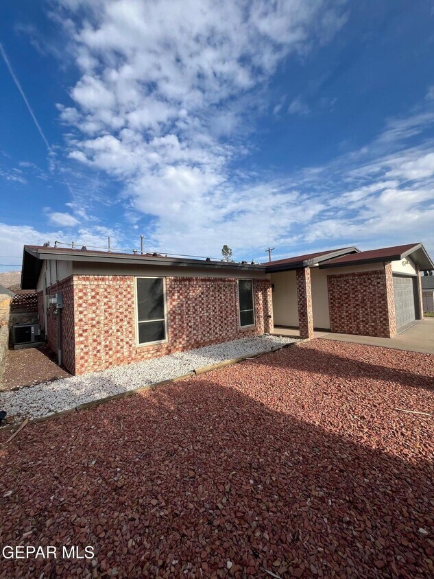 Foto principal - 932-932 Oneida Dr
