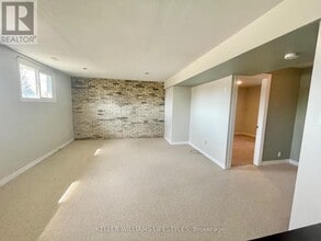 Building Photo - 1463 Stoneybrook Crescent