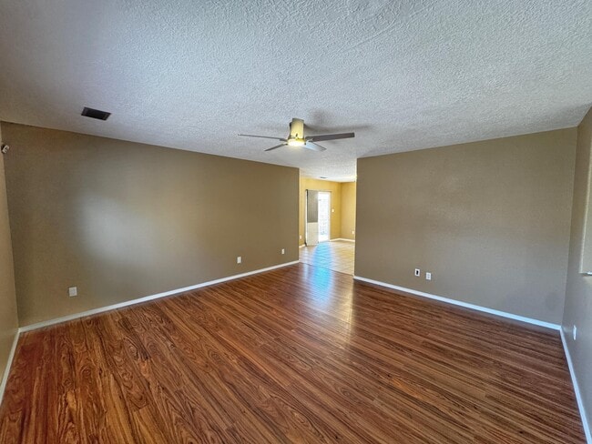 Building Photo - 923 Telstar Loop NW