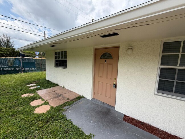 Building Photo - 808 SW 30th St