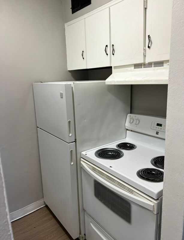 Building Photo - 475 W Grand Ave