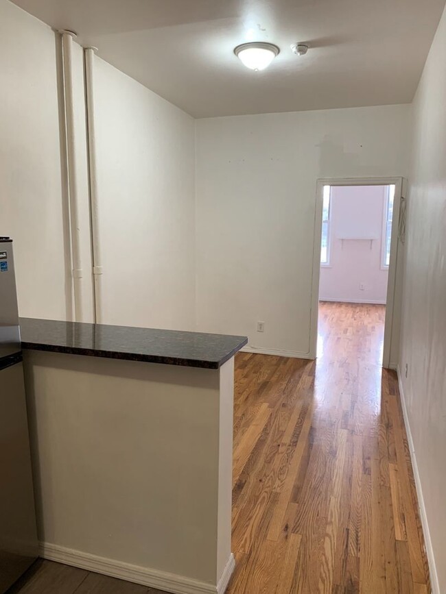 Building Photo - 256 Stagg St