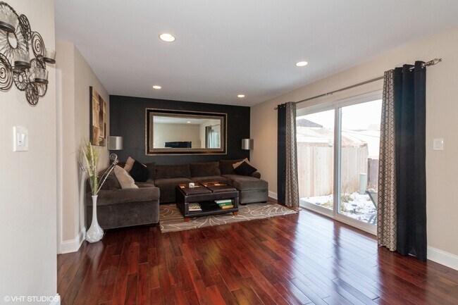 Foto del edificio - 17W764 Lowell Ln
