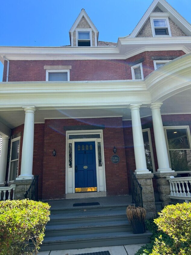 Primary Photo - 55 S College St