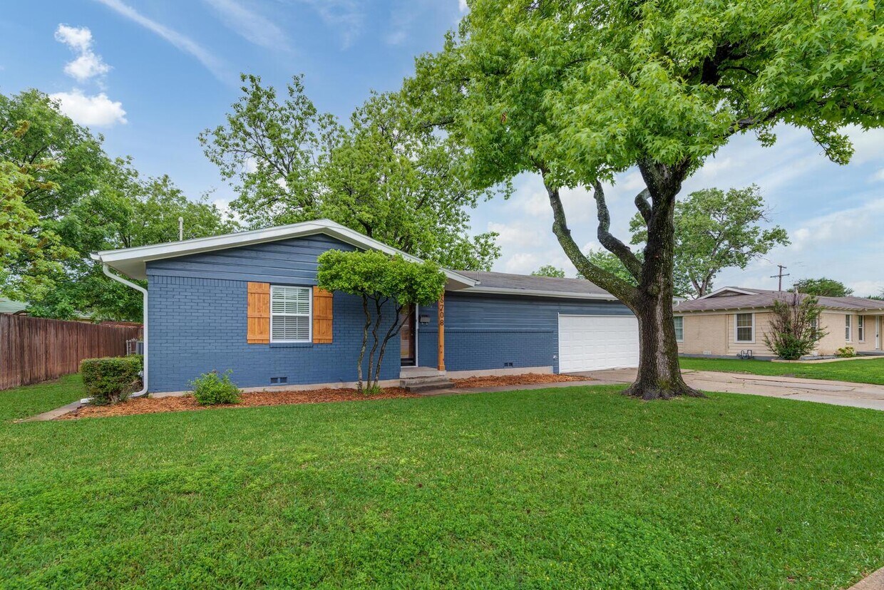 Foto principal - 6708 Manor Dr