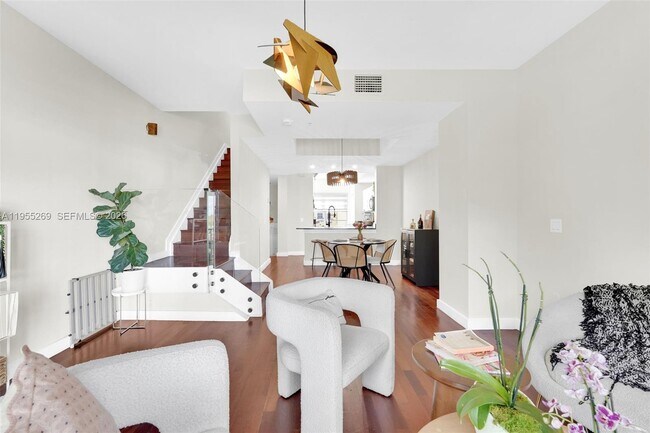 Foto del edificio - 738 NE 90th St