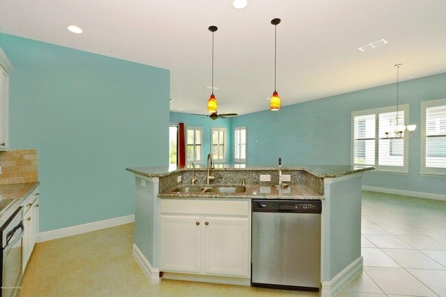 Building Photo - 374 Point Lobos Dr