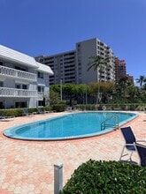 Building Photo - 100 Edgewater Dr