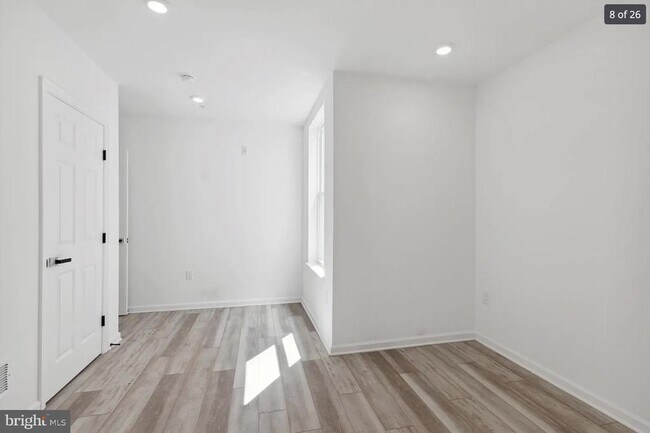 Building Photo - 890 N 42nd St