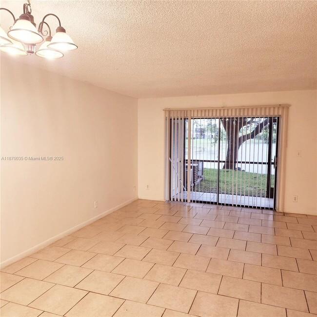 Foto del edificio - 9000 NW 28th Dr