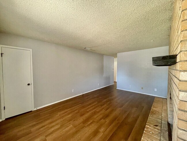 Foto del edificio - 3010 Trenton Dr