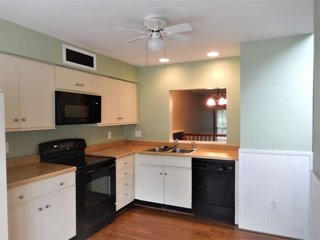 Building Photo - Gayton Forest Townhouse
