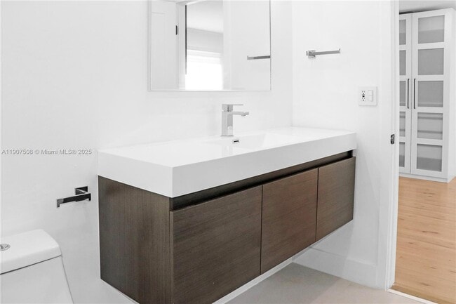 Building Photo - 11020 SW 140th Ave