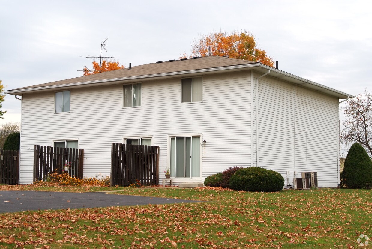 56745678 Huckleberry St NW, North Canton, OH 44720 Apartments in