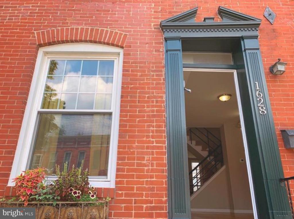 Primary Photo - 1628 S Charles St