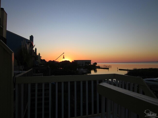 Foto del edificio - 3222 Quiet Water Ln