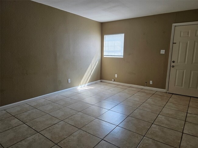 Building Photo - 1502 Oleander