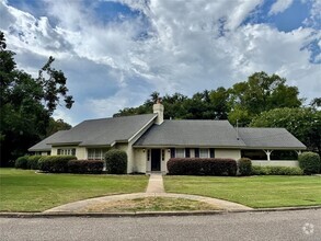 Building Photo - 2431 Midfield Dr