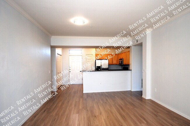 Building Photo - Scottsdale Greyhawk 2 BR/2 BA Condo w/ 1-c...