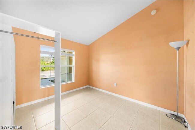 Foto del edificio - 1019 Angelo Ave