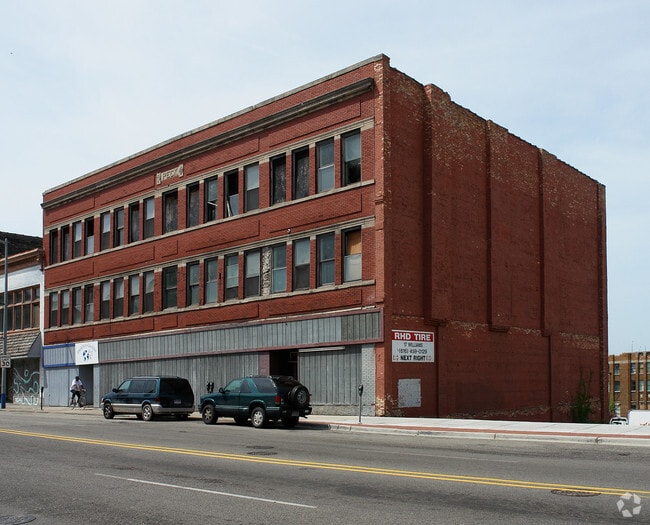 Building Photo - Division Park