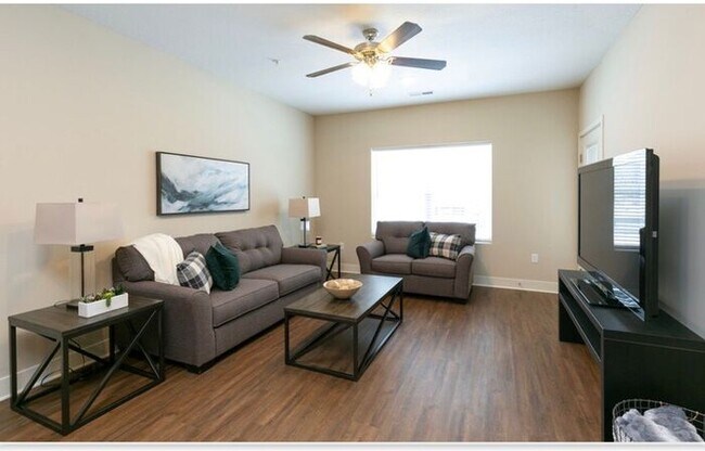Building Photo - Brighton Crossing Apartments 1st Floor Large Apartment Available