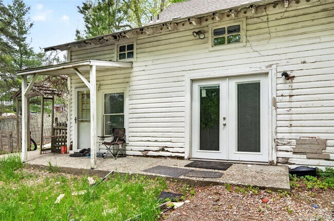 Building Photo - 79 Quaker Hill Rd